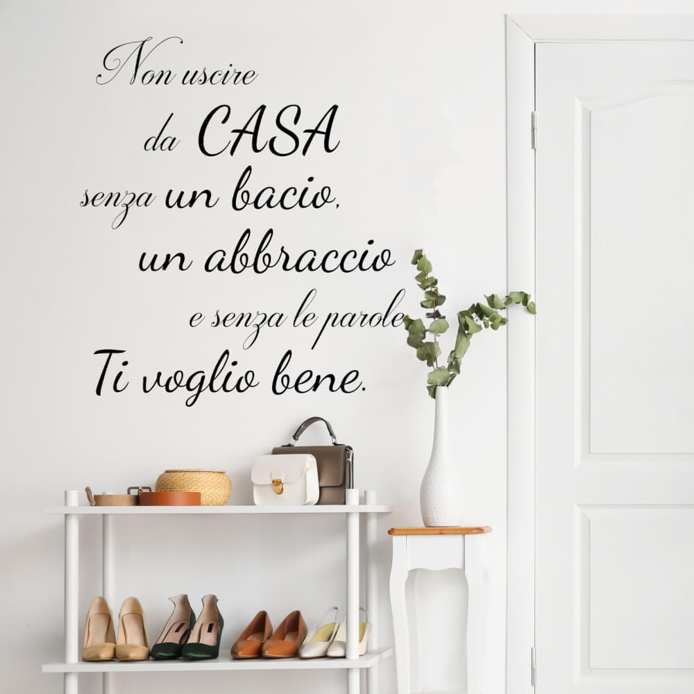 Adesivo da parete - Non esci mai da casa senza un bacio