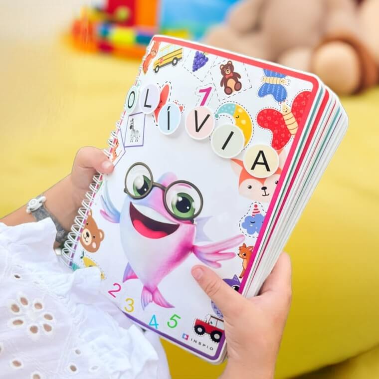 Libro educativo per bambini ricco di attività creative